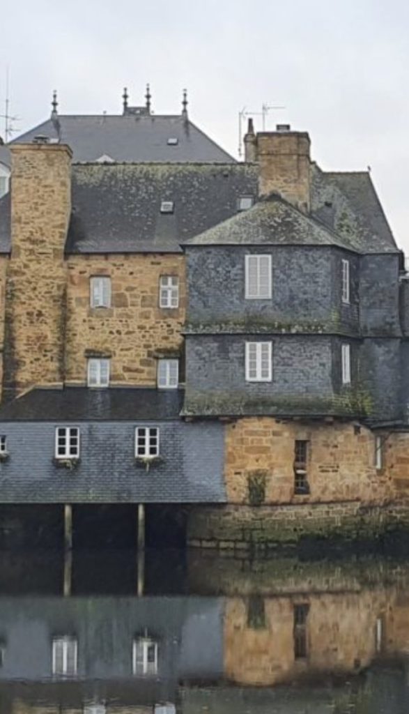 Une photo du pont de Rohan